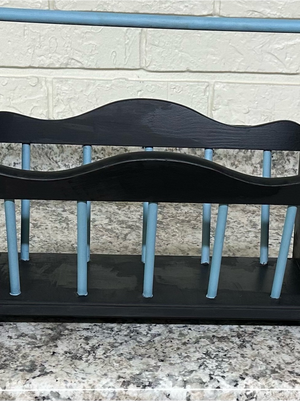 Magazine Rack Circa 1970’s Hand Painted - Picture 2 of 2